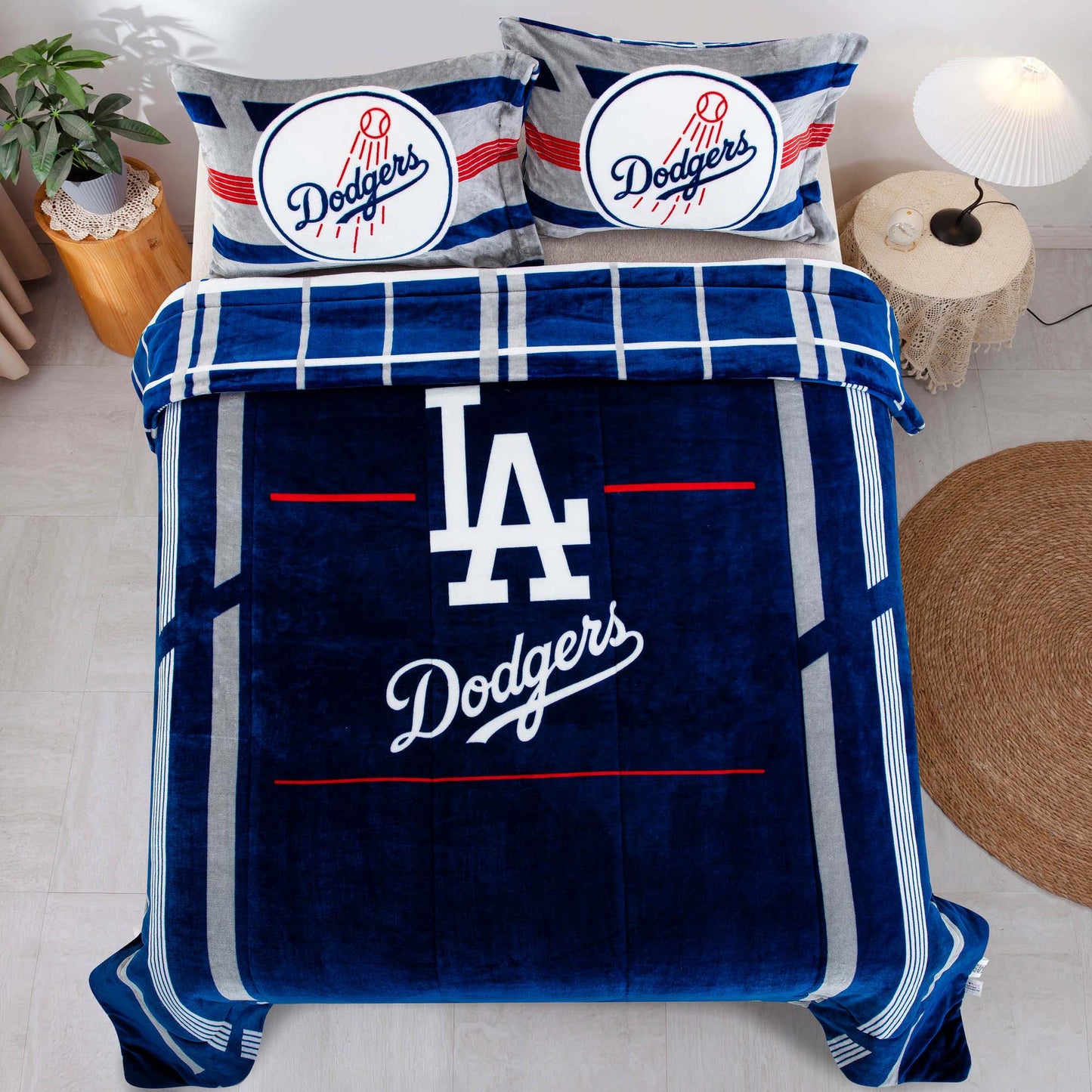 MLB Los Angeles Dodgers Queen Size Cloud Comforter 3 pc set