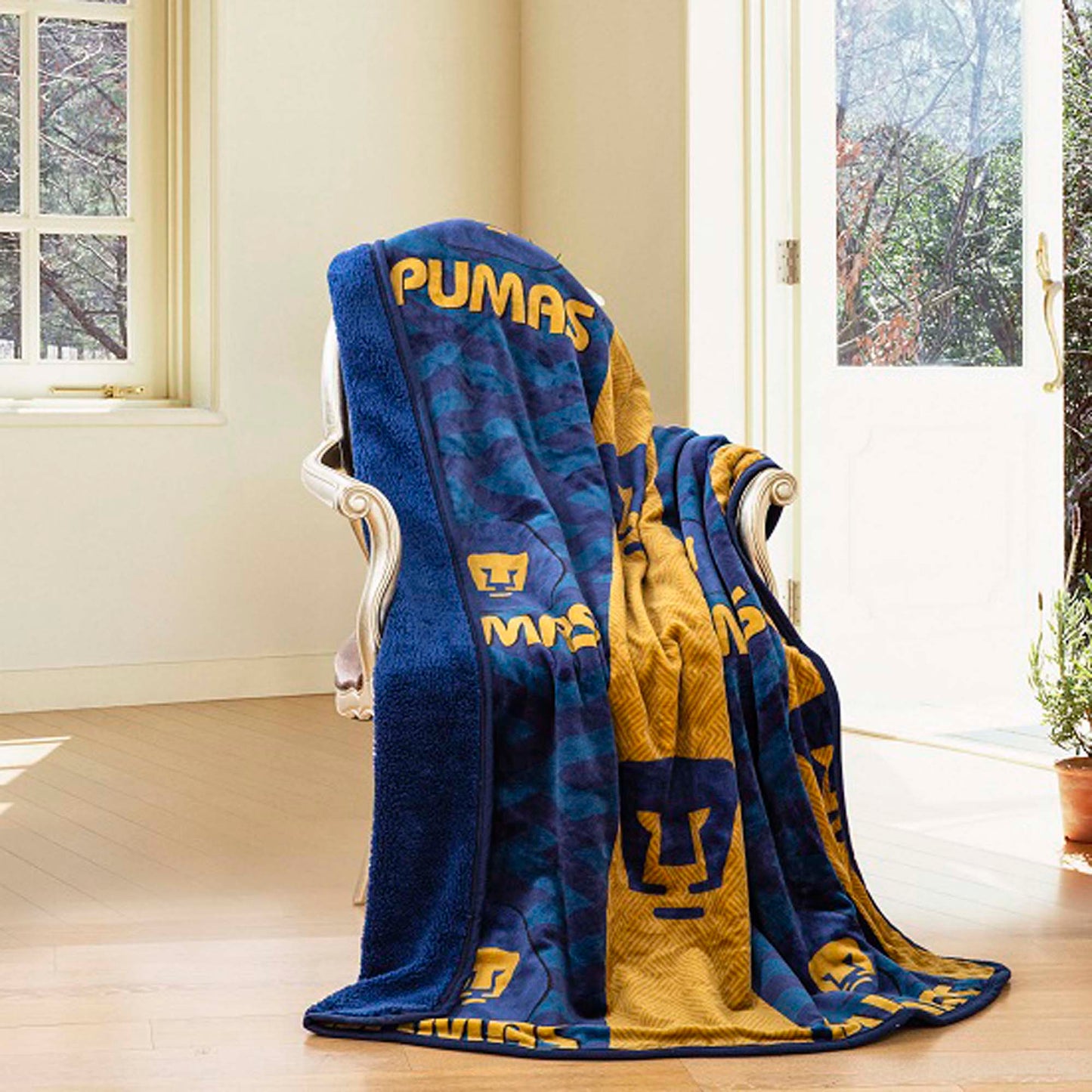 Soccer Pumas, Silk Touch Sherpa (Borrego) Lined Throw Blanket