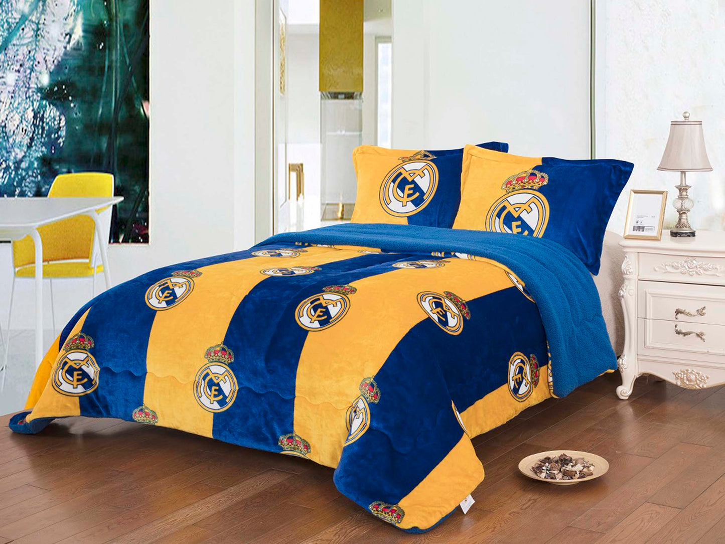 Soccer King size 3pc Sherpa (Borrego) Lined Blanket Set, Real Madrid