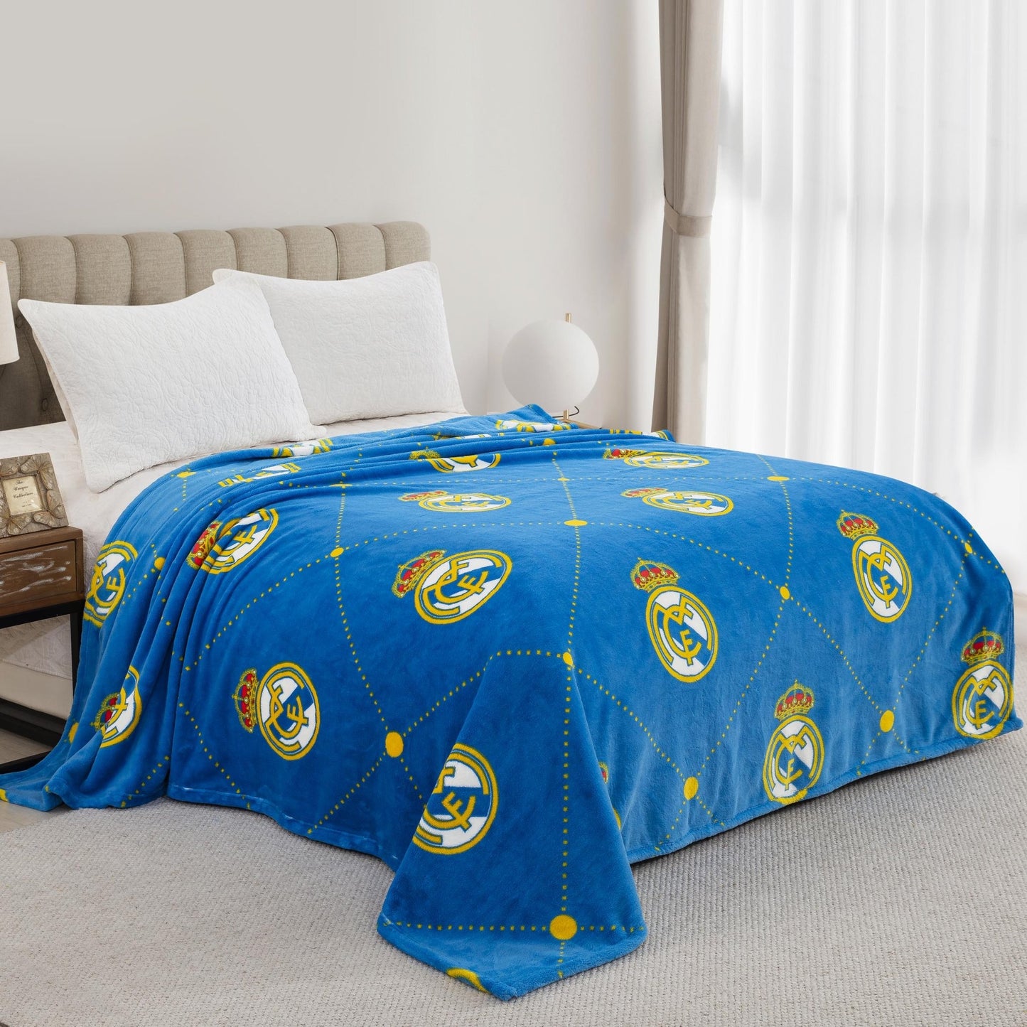 Soccer Real Madrid King Size Fluffy Fleece Blanket ( Super Plush ) - Officially Licensed My Store Fan Gear - Apparel category - Fan Trendz
